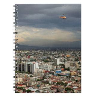 Caderno Espiral Ideia de ângulo alto da arquitectura da cidade
