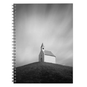Caderno Espiral Igreja em um monte em preto e branco