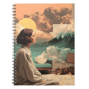 Caderno Espiral Interior Surrealista Com Mulher e Gato