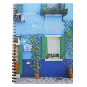 Caderno Espiral Itália, Burano. Uma casa colorida em Burano perto