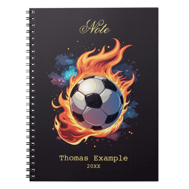 Caderno Espiral Jogando bola de futebol com chamas. (Frente)
