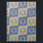 Caderno Espiral Judaica Star De David Metal Dourado Azul<br><div class="desc">Você está vendo a Coleção de Design Lee Hiller. Roupa,  Ofertas e Coleções Lee Hiller Fotografia ou Coleção de Arte Digital. Você pode ver sua fotografia da Nature em http://HikeOurPlanet.com/ e seguir seu blog de caminhada no Hot Primavera National Park.</div>