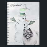 Caderno Espiral Keeshond Christmas Snowman Pinting Art<br><div class="desc">Retrato original de Cachorro Snowman de Natal Keeshond. Especializamo-nos em arte original engraçada e engraçada. Comprar isto para si próprio ou como um presente excelente para os teus amigos de Keeshond. Seja criativo - clique em PERSONALIZAR para adicionar/remover/alterar texto, redimensionar a imagem, alterar as cores ou qualquer outra coisa que...</div>