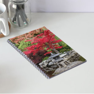 Caderno Espiral Lanterna de Jardim Japonês e Folhas de Bordo Verme