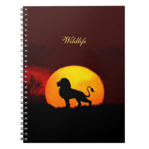 Caderno Espiral Leão selvagem, nascer do sol e caligrafia em uma s