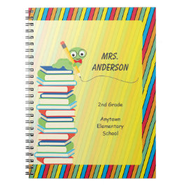 Caderno Espiral Leitor ávido bonito que senta-se nos livros