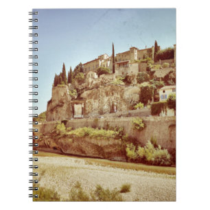 Caderno Espiral Linda aldeia medieval de Vaison la Romaine, P