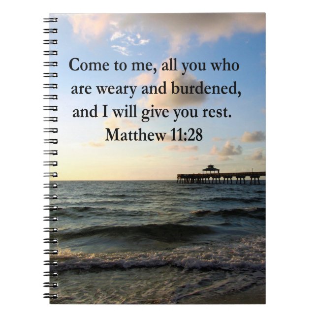 CADERNO ESPIRAL LINDA MATTHEW 11:28 SCRIPTURE VERSA (Frente)