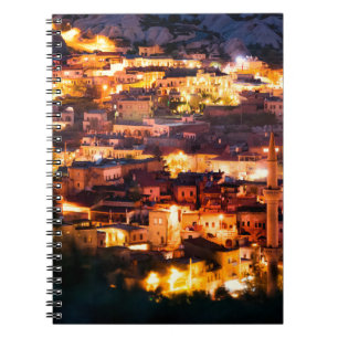 Caderno Espiral Linda vista Goreme à noite. Famoso centro de b