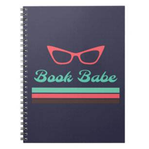 Caderno Espiral Livro Babe com Óculos de Olho de Gato e Bares de C