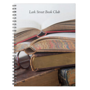 Caderno Espiral Livros antigos com óculos