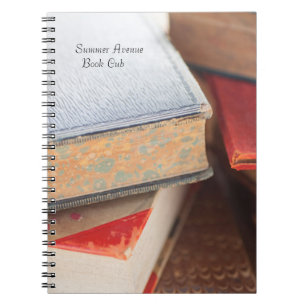 Caderno Espiral Livros antigos empilhados