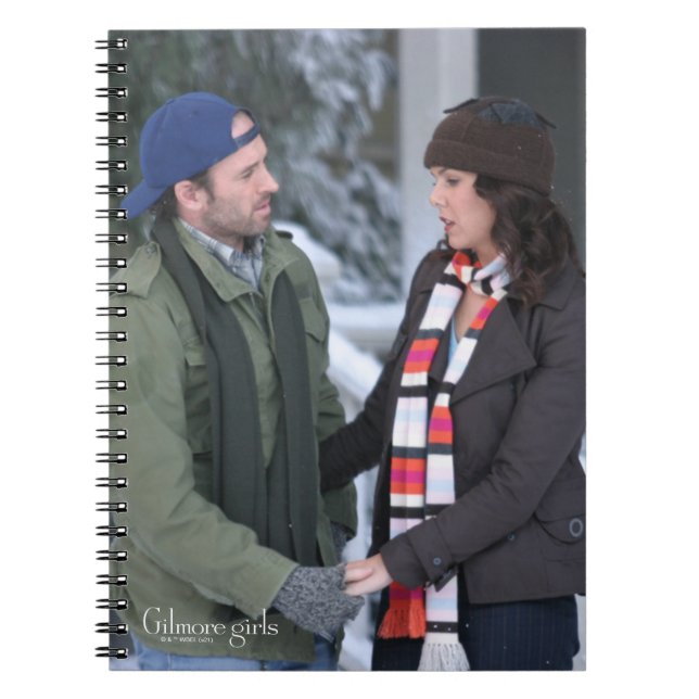 Caderno Espiral Lorelai & Luke segurando mãos na neve (Frente)
