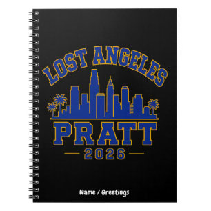 Caderno Espiral Lost Angeles Pratt 2026 Silhueta Varsity Retro Azu