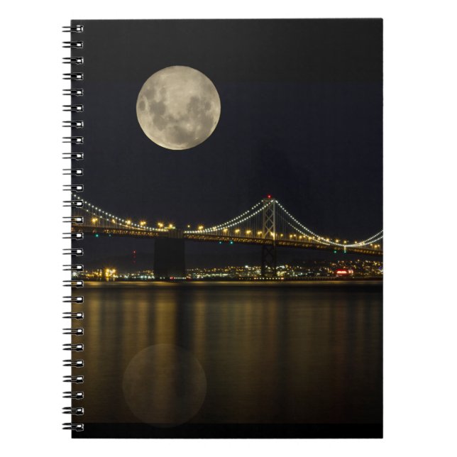 Caderno Espiral Lua cheia sobre a ponte do compartimento (Frente)