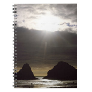 Caderno Espiral Luz sobre Ocean Rocks Oregon
