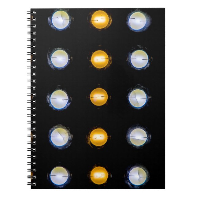 Caderno Espiral Luzes LED, fundo abstrato em close-up. (Frente)