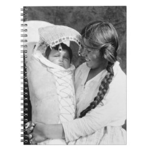 Caderno Espiral Mãe do nativo americano com seu Papoose