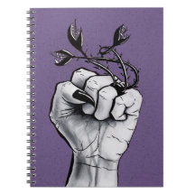 Mão Testemunha Com Unhas Pretas E Anel Monstro