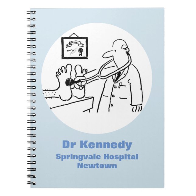 Caderno Espiral Médico com Stetoscope Verificando Pés (Frente)