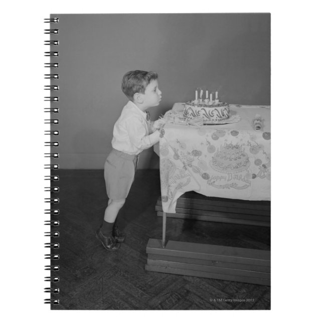 Caderno Espiral Menino que funde para fora velas (Frente)
