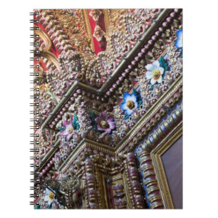 Caderno Espiral México, Querétaro. Detalhe interno de uma católica