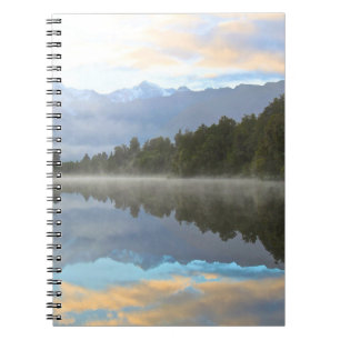 Caderno Espiral Misty Lake Trees Refletir Foto Tranquil Natureza