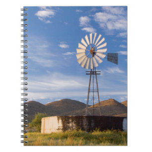 Caderno Espiral Moinho de Vento e Barragem no Karoo ao Nascer do S