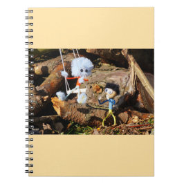 Caderno Espiral Monster Fubby op schommel.