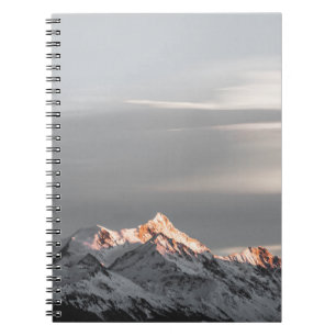 CADERNO ESPIRAL MONTANHAS COBERTAS COM NEVE