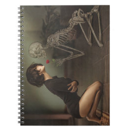 Caderno Espiral Morte e jovem mulher
