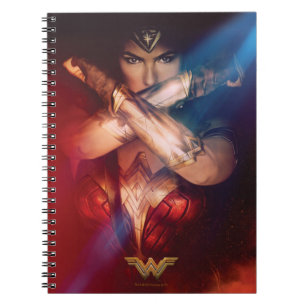 Caderno Espiral Mulher Maravilha Bloqueando com Pulseiras