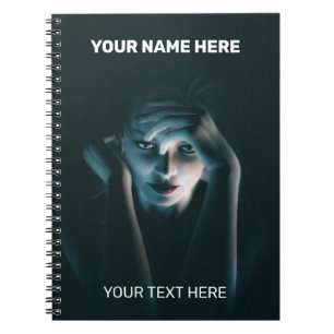 Caderno Espiral Mulher pensando de forma bonita. Texto personalizá