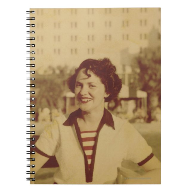 Caderno Espiral Mulher que senta-se fora (Frente)