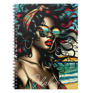 Caderno Espiral Mulher Retro na Praia Estilo Cômico Pop Art