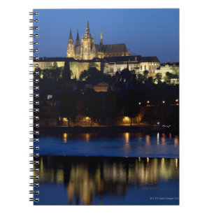 Caderno Espiral Nighttime em Praga, república checa
