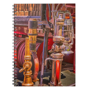 Caderno Espiral No Velho Caminhão de Fogo