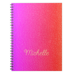 Caderno Espiral Nome de script de tendência rosa quente personaliz