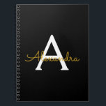 Caderno Espiral Nome do Monograma Rapariga de Script Moderno Doura<br><div class="desc">Planejador de Notebook Espiral de Nome de Monograma Simples Preto e Dourado. Isto faz o doce e perfeito aniversário de 16 anos,  casamento,  chá de panela,  aniversário,  chá de fraldas ou festa de solteira presente para alguém que ama luxo de luxo e estilos quíticos.</div>