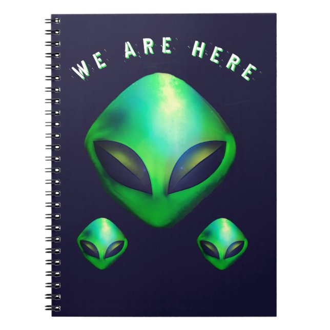 Caderno Espiral "Nós Estamos Aqui" cabeça de Alien Verde (Frente)