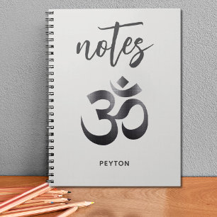 Caderno Espiral Notebook com símbolo de Om metálico texturizado pr