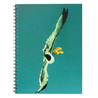 Caderno Espiral Notebook e gaivota com botas de chuva