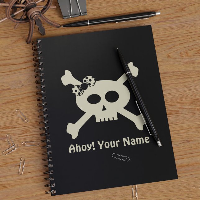 Caderno Espiral Notebook pirata Ahoy Cute Skull Crossbones (☠️Fun notebook suitable for all cute pirates. Just add your name☠️)