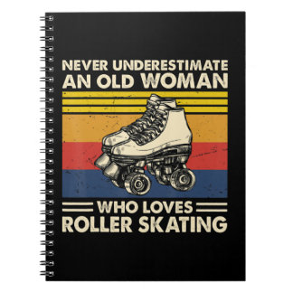 Caderno Espiral Nunca subestime que uma velha ama o skate rolante