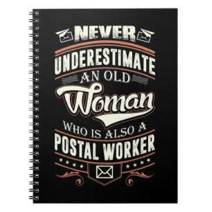 Caderno Espiral Nunca Subestime Uma Mulher Velha Também Um Trabalh