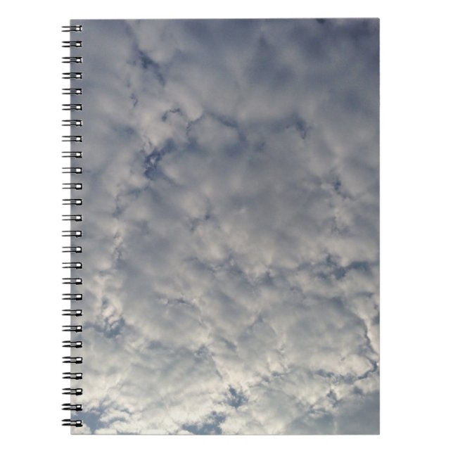 Caderno Espiral Nuvens Brancas Fofas (Frente)