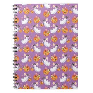 Caderno Espiral O fantasma do Halloween e o clipe de padrão sem co