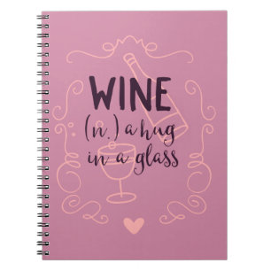 Caderno Espiral O vinho engraçado é um abraço em um vidro