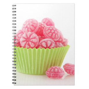 Caderno Espiral Os doces saborosos dos doces da framboesa no copo