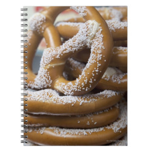 Caderno Espiral Os enormes pretzels do vendedor de rua de Nova Ior